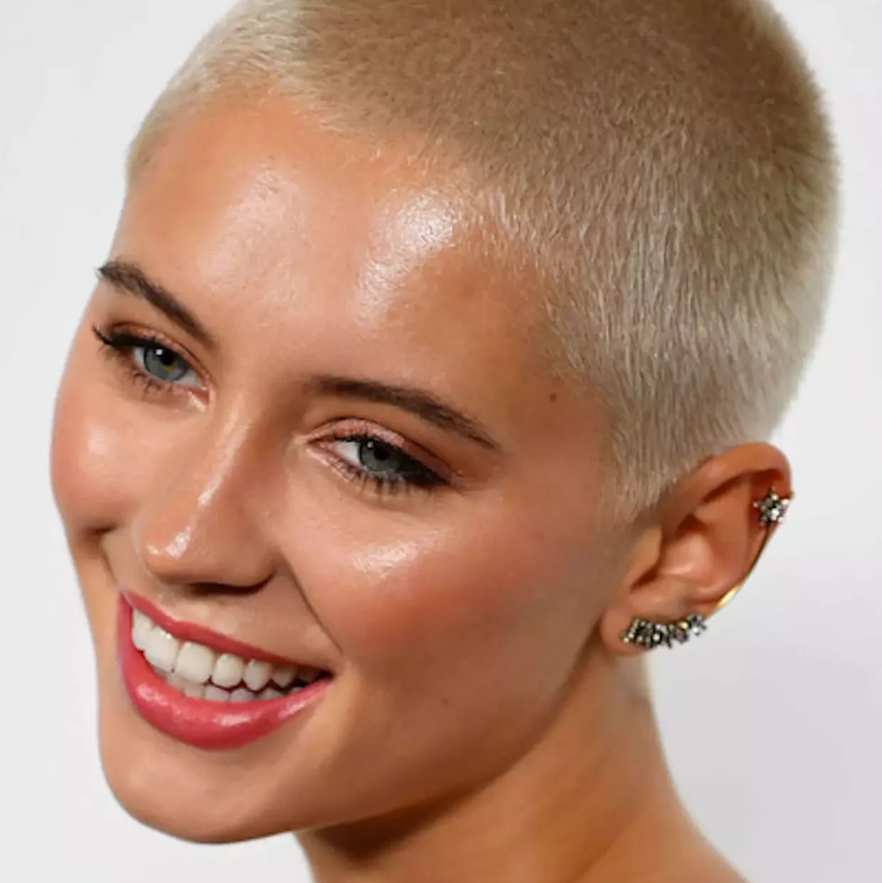 Iris Law blonde pour cheveux fins.