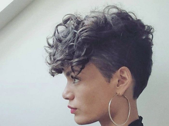 Pixie bouclée pour cheveux fins